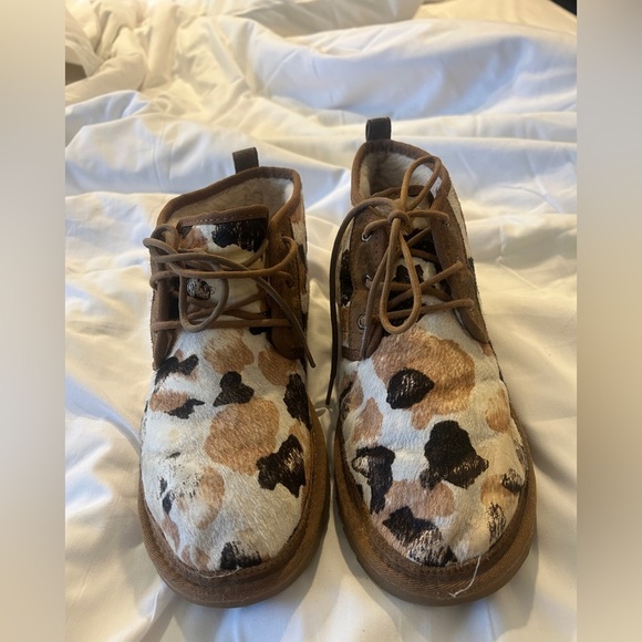 used fair condition men's size 10 Ugg Neumel Cowprimt Shoes Fur inside fall - Picture 8 of 11
